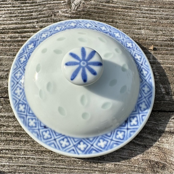Rice Grain Blue and White Creamer and Sugar- Complements Rice Flower Pattern - Picture 4 of 15